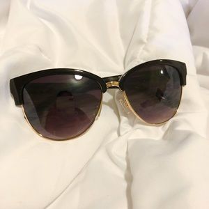 Nanette Lepore Cat-Eye style sunglasses